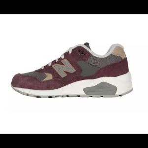 New Balance Women's 580 Classic Sneakers SZ8